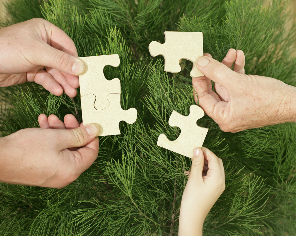 Puzzelstukjes met handen